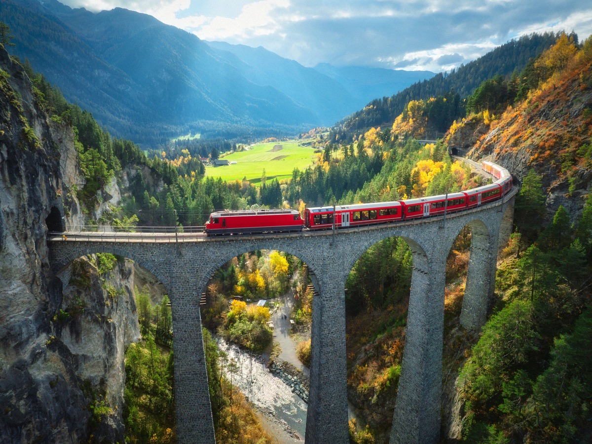 Red Rhaetian Railway train on the Landwasser Viaduct near Filisur